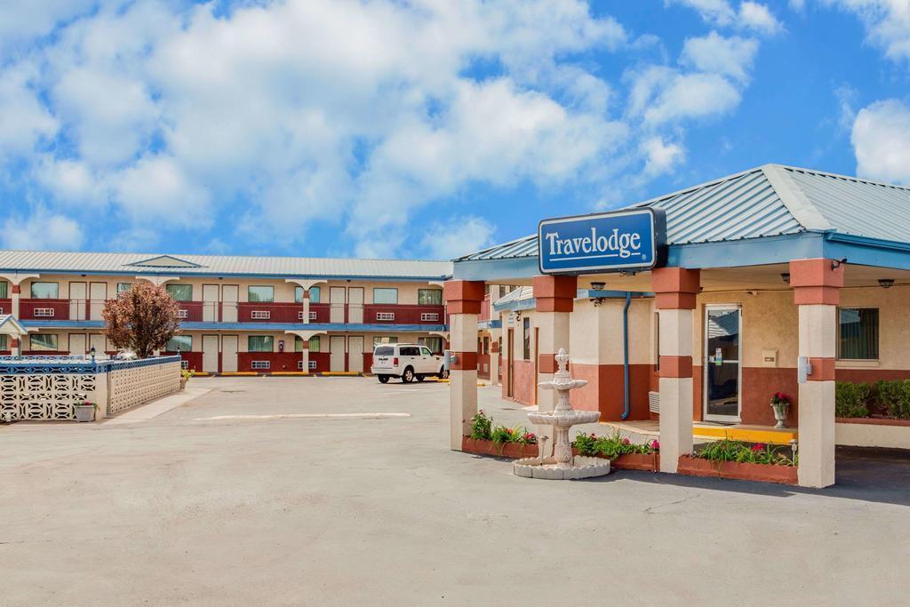 Travelodge By Wyndham Lincoln Near White Mountain Екстериор снимка